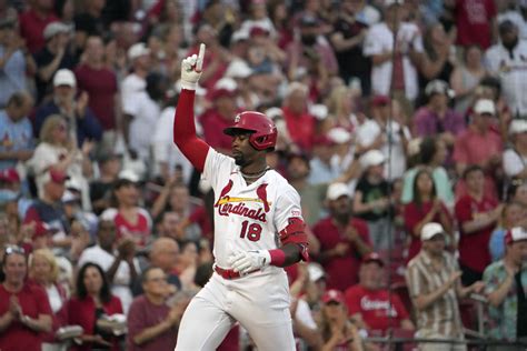 Walker homers to back Montgomery, Cardinals beat Reds 7-4